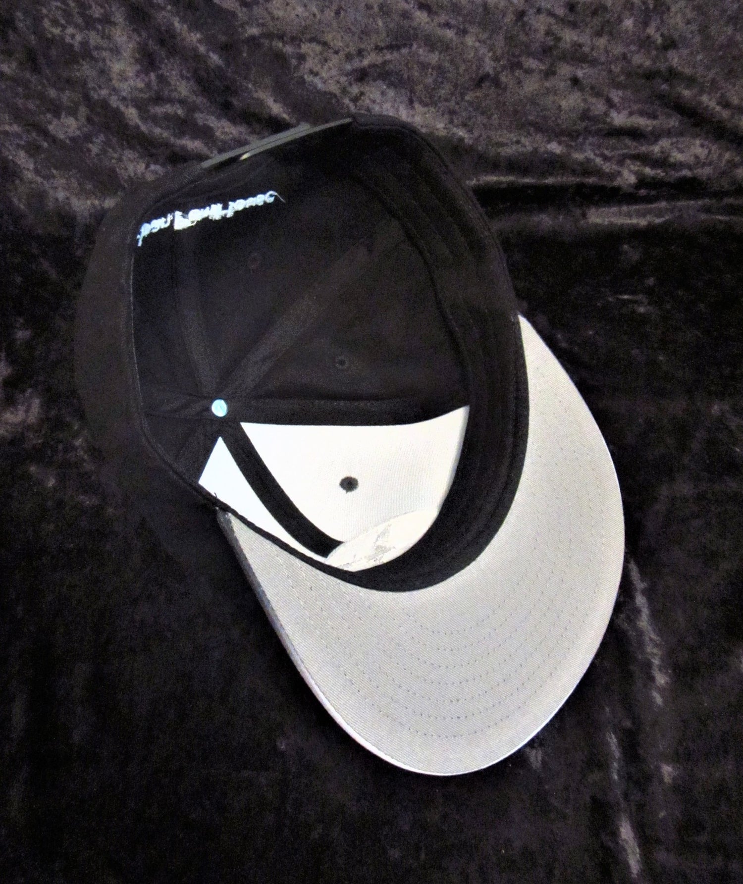 black-flat-brim-ombre-cap-visor